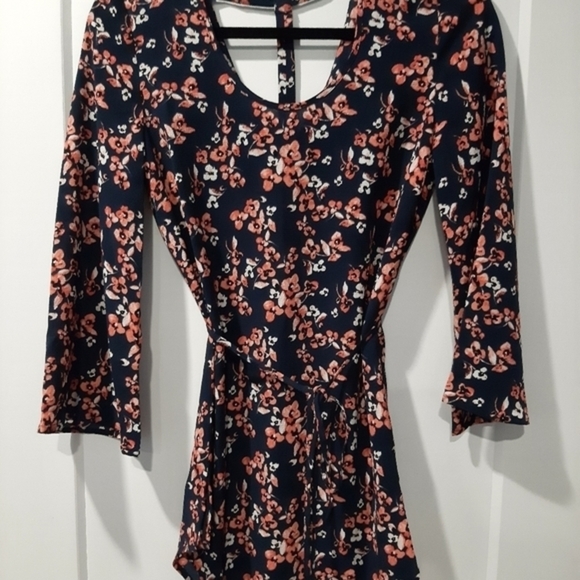 NWT Floral Print Open Back Waist Tie Blouse - Picture 3 of 3